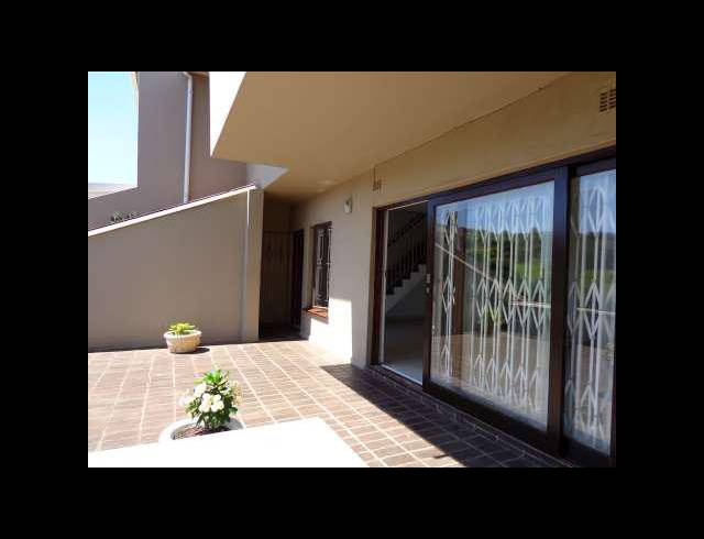 3 BEDROOM SECTIONAL TITLE TO LET IN SUNNINGDALE